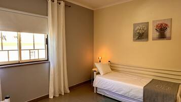 2 soverom og strykejern/-brett