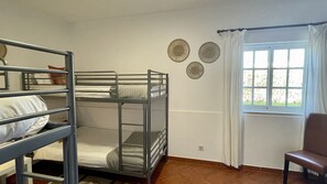 6 bedrooms, iron/ironing board, WiFi