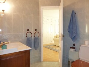 Shower, soap, shampoo - Downtown by Check-in Portugal (Faro)