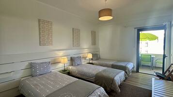 1 chambre, fer et planche Ă repasser