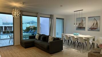 Televisión, chimenea