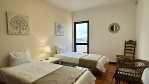 5 Schlafzimmer, Bügeleisen/Bügelbrett, Reisekinderbett