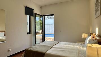 5 bedrooms, iron/ironing board, travel cot