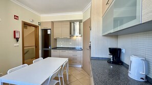 Coffee/tea maker, fridge, microwave, oven - Santa Maria N by Check-in Portugal (Albufeira)