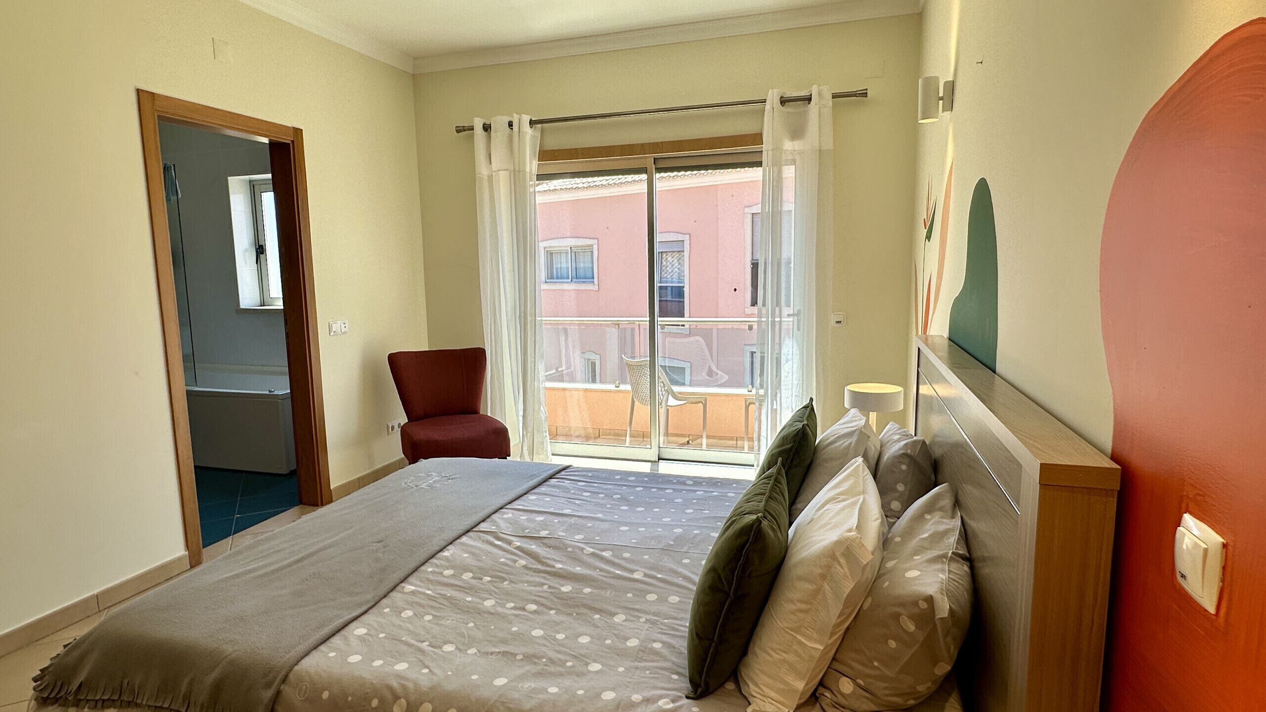 2 bedrooms, iron/ironing board, travel cot, WiFi