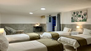 3 chambres, bureau, fer et planche à repasser