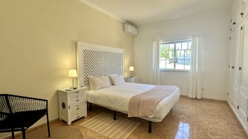 4 bedrooms, desk, iron/ironing board, free WiFi