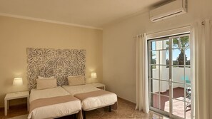 3 Schlafzimmer, Schreibtisch, Bügeleisen/Bügelbrett