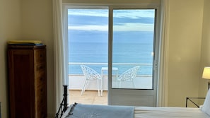 3 Schlafzimmer, Bügeleisen/Bügelbrett