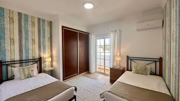 3 chambres, fer et planche Ă repasser