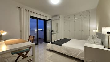 2 Schlafzimmer, Bügeleisen/Bügelbrett