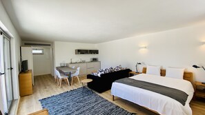 4 chambres, fer et planche à repasser