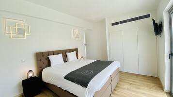 4 bedrooms, iron/ironing board