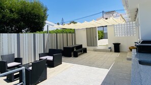 Outdoor dining - Moderna by Check-in Portugal (Quarteira)