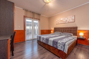 6 bedrooms, iron/ironing board, free WiFi, bed sheets