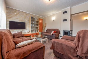 Televisie en een open haard