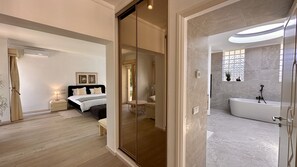 6 عدّة غرف نوم ومكواة/لوح كي