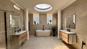 Shower - Seventies by Check-in Portugal (Quarteira)