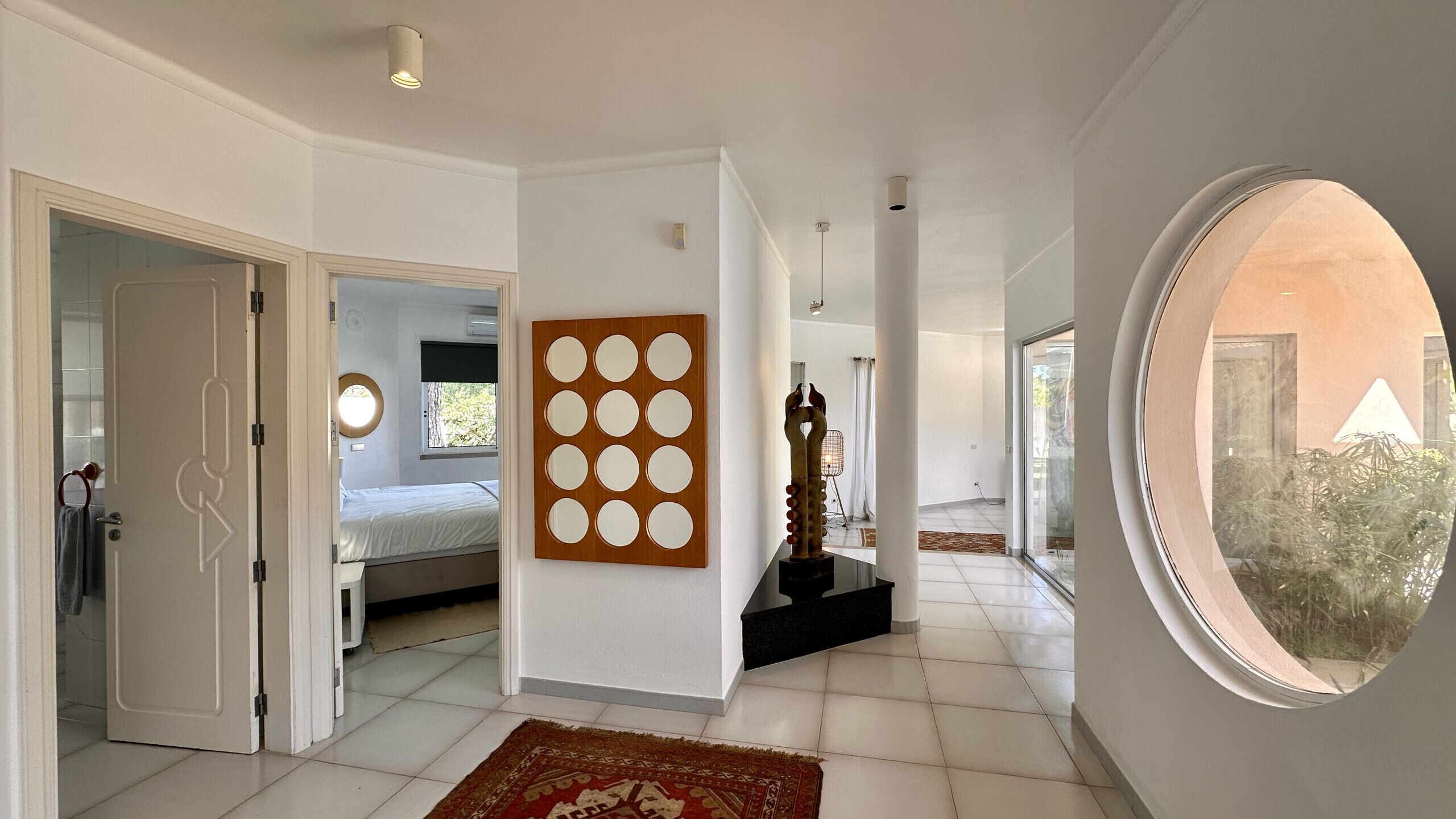 6 Schlafzimmer, Bügeleisen/Bügelbrett