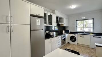 Coffee/tea maker, fridge, microwave, oven