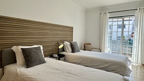 3 chambres, fer et planche à repasser