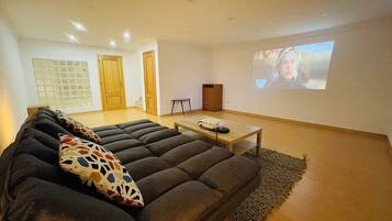 3 bedrooms, iron/ironing board, WiFi