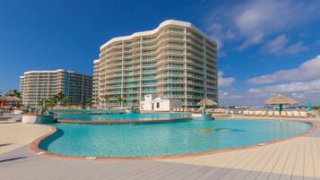 Piscina coperta, piscina all'aperto