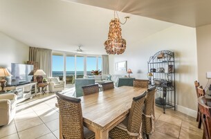 Signature Apartment, 3 Bedrooms, Balcony, Beach View | In-room dining