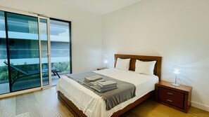 3 makuuhuonetta, silitysrauta/-lauta