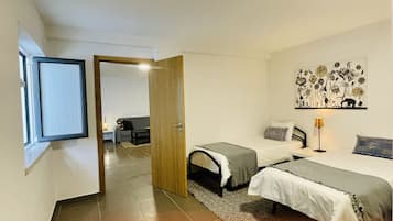 5 bedrooms, desk, iron/ironing board