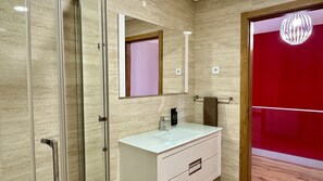 Shower, soap, shampoo - Alice by Check-in Portugal (Albufeira)