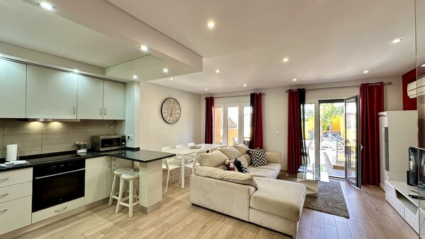 TV - Alice by Check-in Portugal (Albufeira)