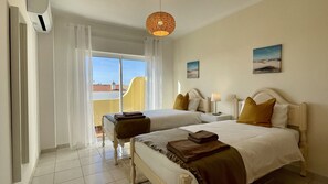 3 habitaciones y tabla de planchar con plancha 