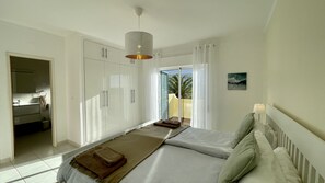 3 habitaciones y tabla de planchar con plancha 