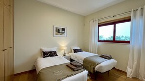 3 bedrooms, in-room safe, iron/ironing board