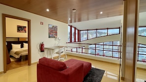 3 室のベッドルーム、セーフティボックス (室内)、アイロン / アイロン台