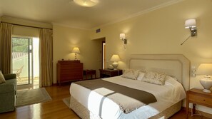 4 chambres, fer et planche à repasser