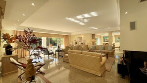 TV - Azaleas by Check-in Portugal (Vilamoura)