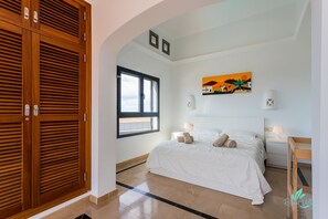 3 bedrooms, iron/ironing board, free WiFi, bed sheets - stunning 3-bedroom villa on the tip of Lanzarote’s southern coastline (Playa Blanca)