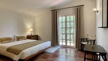 6 bedrooms, iron/ironing board