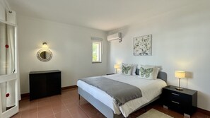 4 bedrooms, iron/ironing board, WiFi