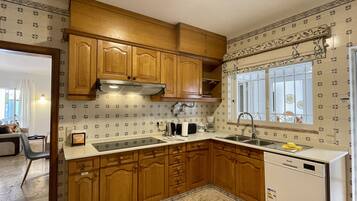 Refrigerador, microondas, horno y lavavajillas