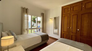 4 chambres, fer et planche à repasser, Wi-Fi