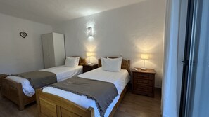 4 bedrooms, iron/ironing board - Golfinho by Check-in Portugal (Albufeira)