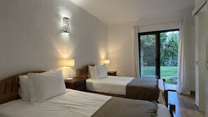 3 chambres, fer et planche à repasser