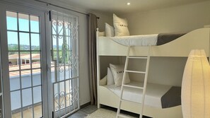 5 slaapkamers, een strijkplank/strijkijzer