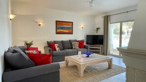 TV - Falésia by Check-in Portugal (Albufeira)