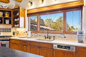 Fridge, oven, stovetop, dishwasher - Walk to Canyon Rd | Mountain Views | Great Outdoor Space | 2 Masters (Santa Fe)