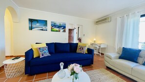 TV - Neridas Villa by Check-in Portugal (Quarteira)