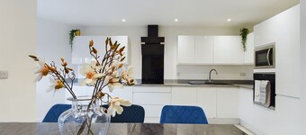 Cosy and Luxurious House for 10 Guests in Darwen